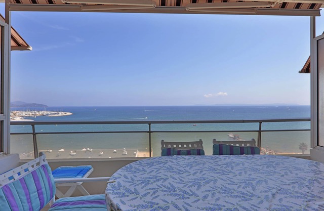 The most beautiful view over the Le Lavandou Bay! For 4 to 6 people
