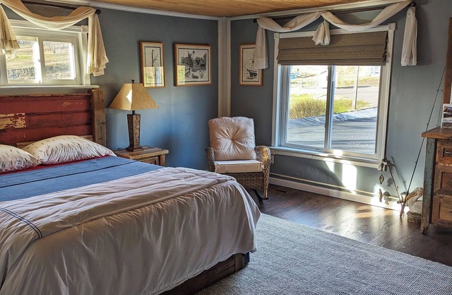 The Mount Pleasant House: Slopeside 6-bedroom Farmhouse in Edinboro