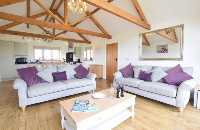 THE MULBERRY, NR BUNGAY, pet friendly, with a garden in Bungay