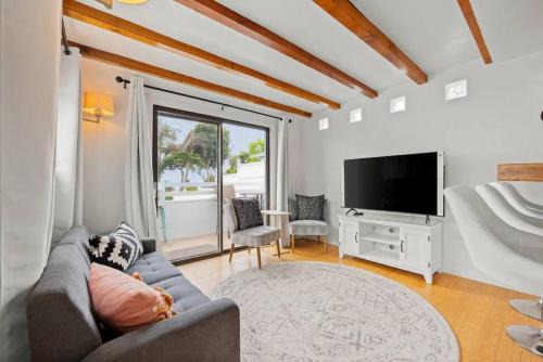 The Narrows A Summerland Beach Home