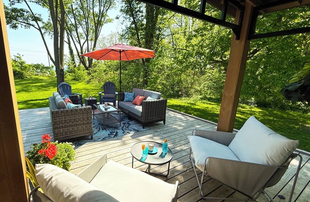 The NEST-an upscale beach cottage in Holiday Beach Conservation Area