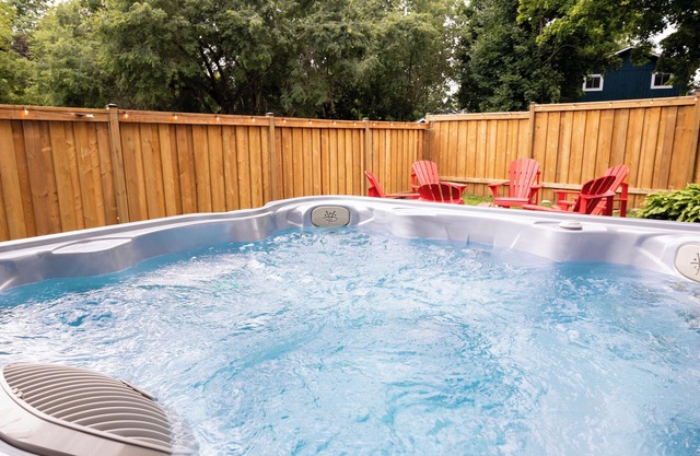 The Nest Lakehouse w/Hot Tub, Steps to Innisfil Beach Park