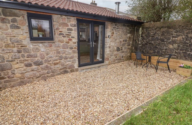 THE NEST, romantic, with a garden in Amroth