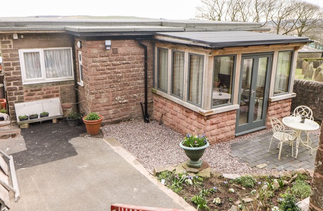 THE NETTY, pet friendly, with a garden in Buxton