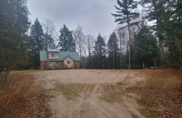 The Norwegian Woods Cabin 35 min from Pictured Rocks on the Manistique River