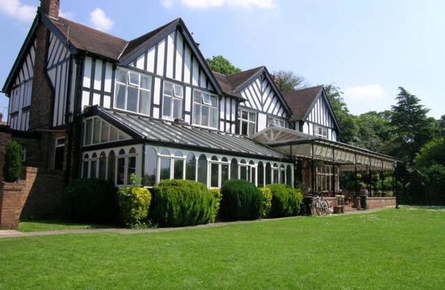The oaklands hotel