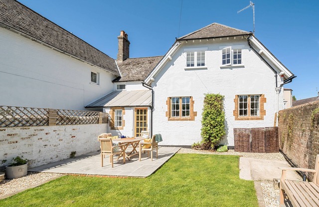 The Old Court House - sleeps 4 guests in 2 bedrooms
