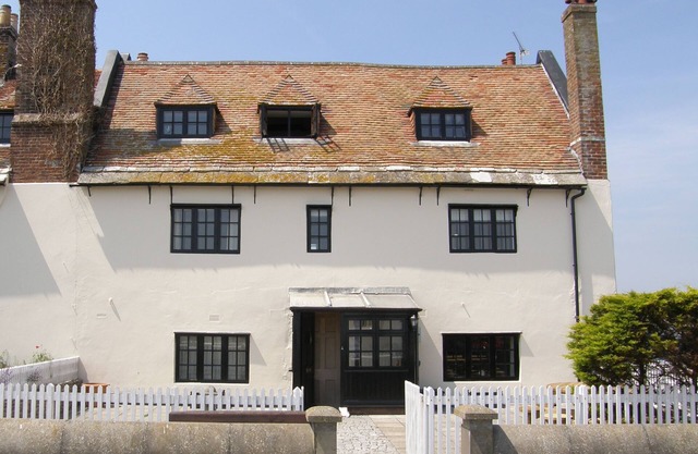 'The Old Customs House', character cottage on Mudeford Quay