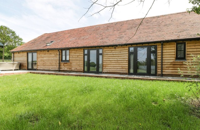 THE OLD DAIRY, luxury holiday cottage in Finchampstead