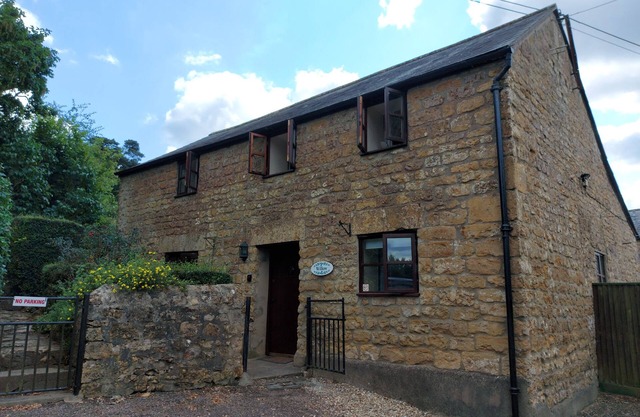 THE OLD DAIRY, pet friendly, character holiday cottage in Bridport