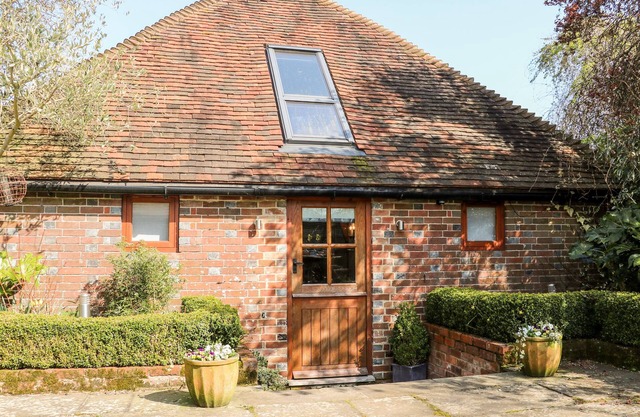 THE OLD GRANARY, romantic, with open fire in West Chiltington