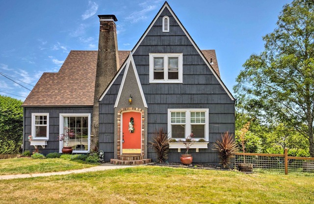 The Old McCullough Home w/Rooftop Deck, View