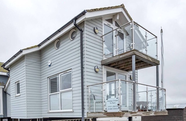 The Old Pilot Hut, Felixstowe Ferry, Amazing Views
