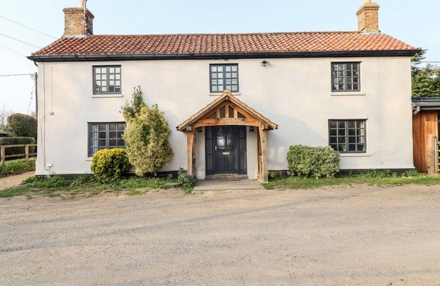 THE OLD RED LION, pet friendly in Wentworth, Ely, Cambridgeshire