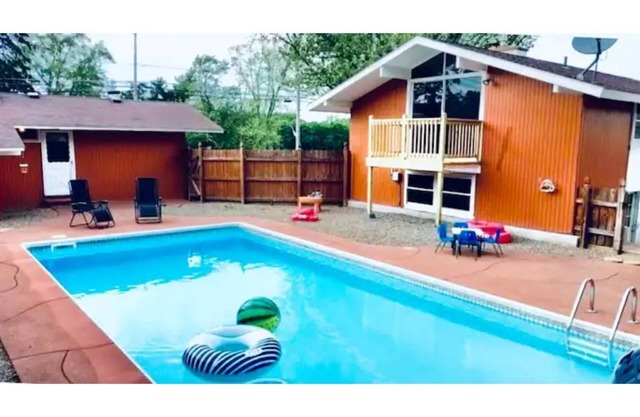 The Orange House with heated pool, Sleeps 8