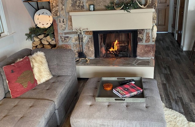 The Otter: Big Sky Nordic Ski Hub, Hot Tub, Spacious Lodging for Everyone