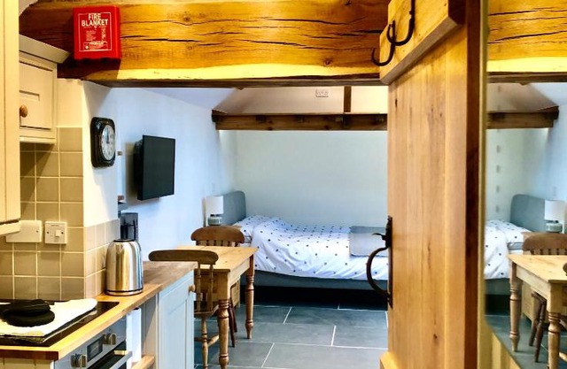 The Outhouse - Ground Floor Studio