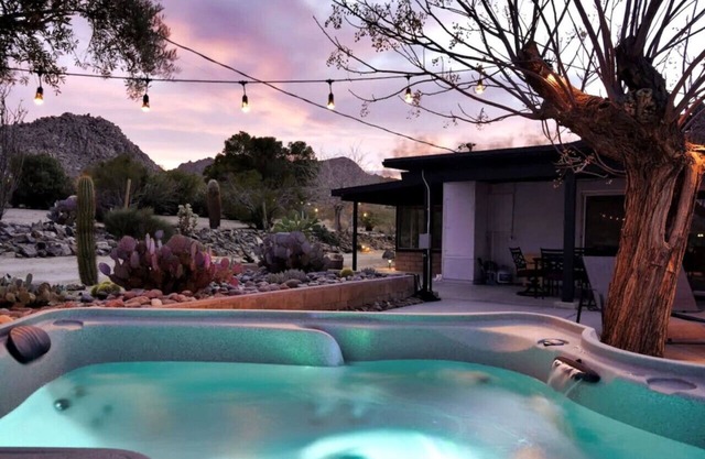 The Outpost Joshua Tree: Hot Tub, GameRoom, JTNP