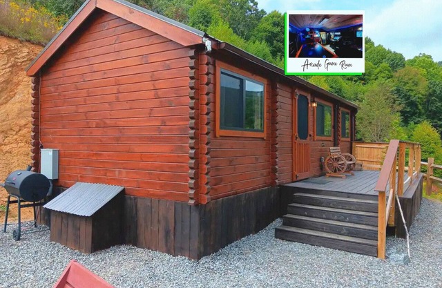 The Overlook Cabin near Grayson Highlands - Arcade & Theater