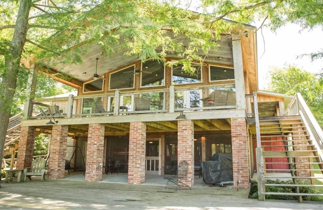 The Oxbow Lodge of Lake Bruin