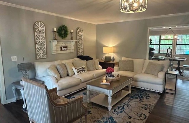 The Parker House – 3BR Southern Gem Filled with Hometown Charm