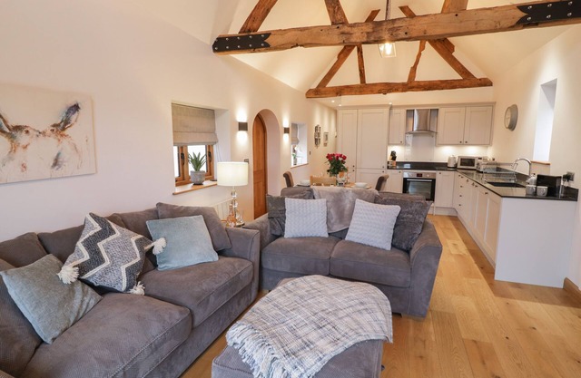 THE PARLOUR, family friendly, luxury holiday cottage in Droitwich Spa