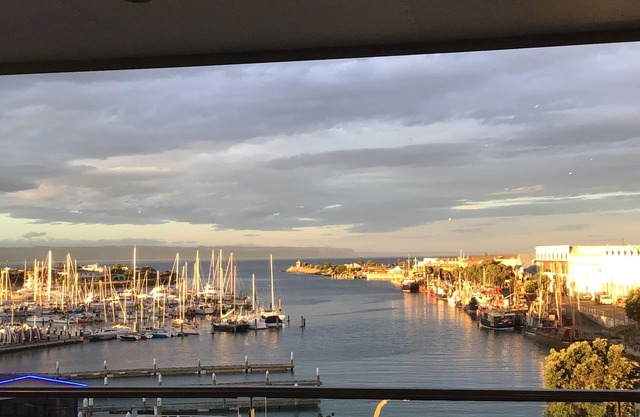 The PENTHOUSE Luxury Waterfront 3 Bed 2 bath apartment