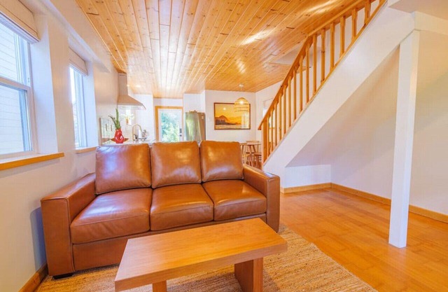 The Perch | Relaxing 2 Bed Cabin + Hot Tub, Patio, and Inlet Views