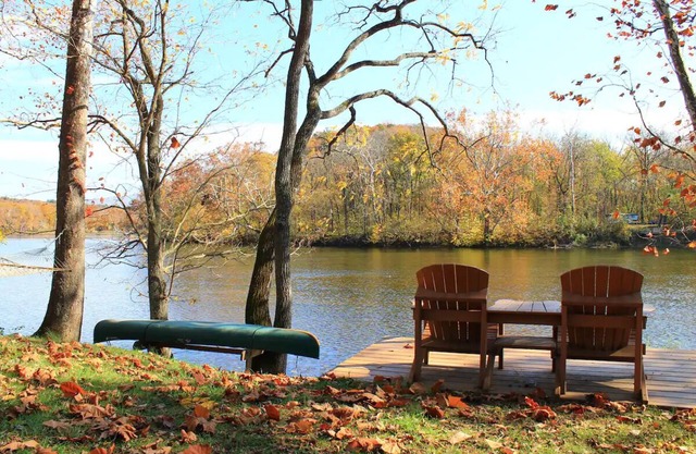 The Perch Riverfront Cabin - Starlink Wi-Fi