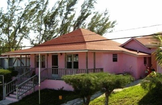 The Perfect Hideaway Vacation - Cottage Looks Out to a 180 Degree Ocean View!