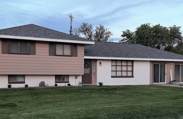 The Perry House- Charming 3-bedroom house with AC and WiFi in serene Monica