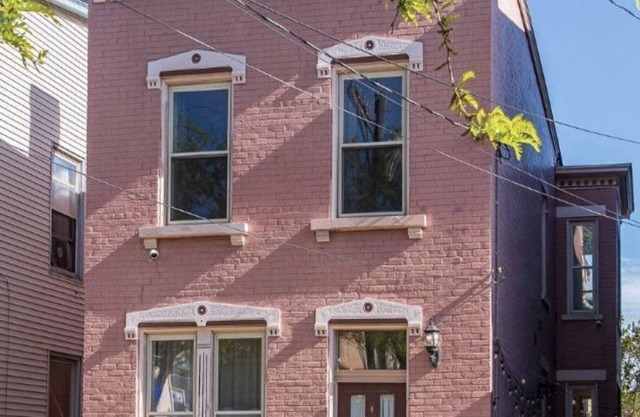 The Pink House in Cincinnati - 5 mins from Downtown, OTR, Findlay, & Clifton!n
