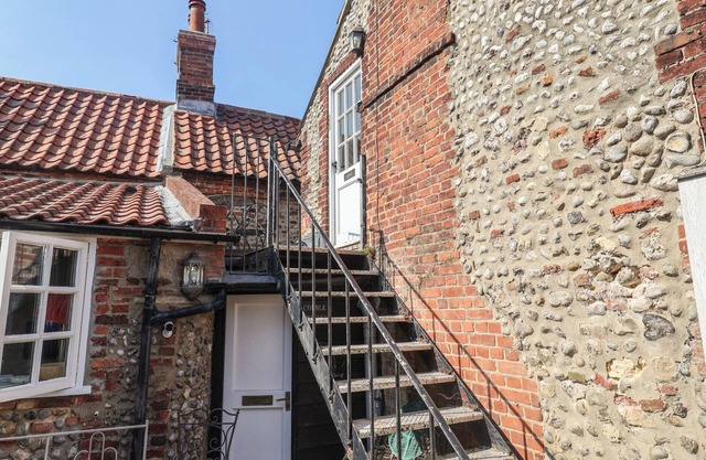 THE PLOVER, pet friendly, with open fire in Blakeney, Norfolk