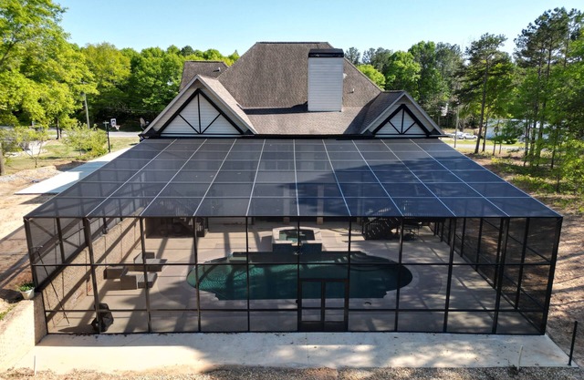 The Pool Palace - Modern 2500 sq ft 2-bdrm apartment w/an enclosed heated pool!