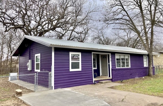 The Purple House | Cozy Near TSU