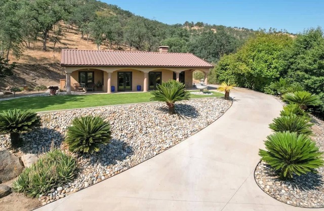 The Ranch Guesthouse, wake up to serenity!