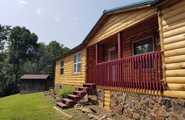 The ranch style sandstone log home 3BR 2BA