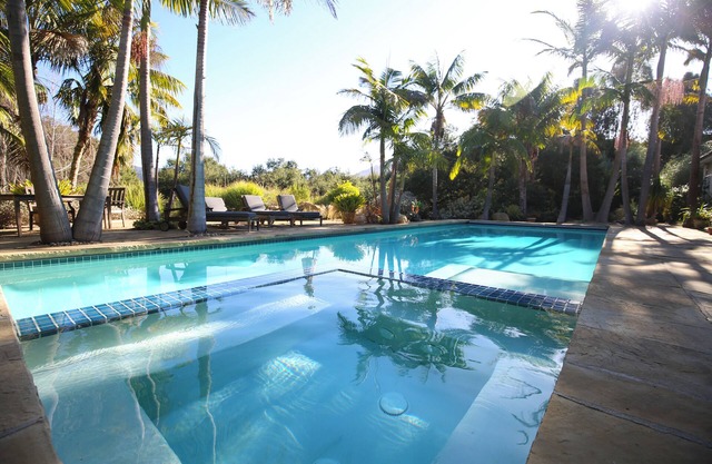 The Ravenwood Estate/Country Chic Oasis/Spa-Pool/Sleeps 14