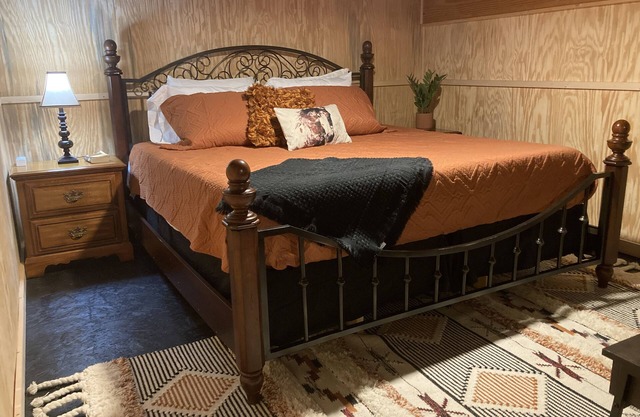 The Red Pony Inn. Farm friendly barn with a cozy apartment and beautiful scenery