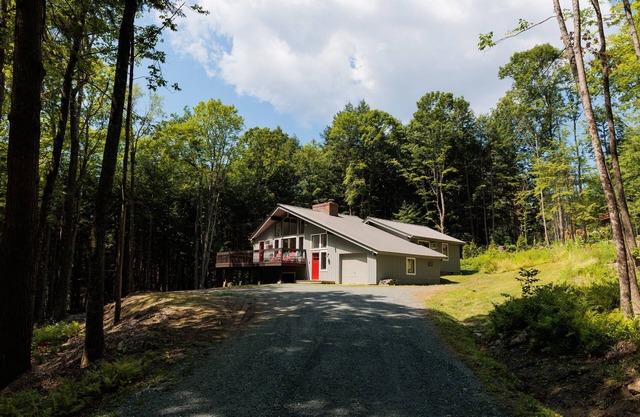 The Real Vermont All Seasons Get-Away Home - Part of Queche Lakes Country Club