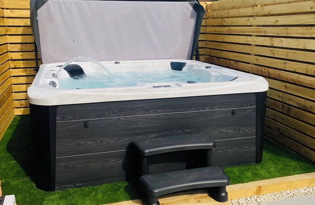 The Red Lodge Annexe nOne bedroom rental with private hot tub.