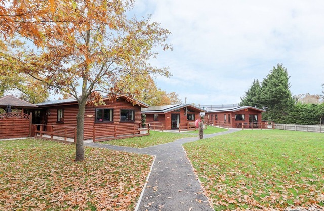 THE RED, pet friendly, with hot tub in St Asaph