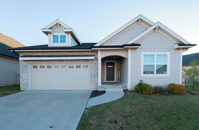 The Rehoboth- Iowa -Entire Home, 4BR- Deluxe & Elegant, Great Location near I-35