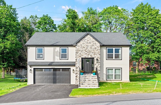 The Respite: Spacious beautiful new build, sleeps 8-10. 7 minutes from Hershey.