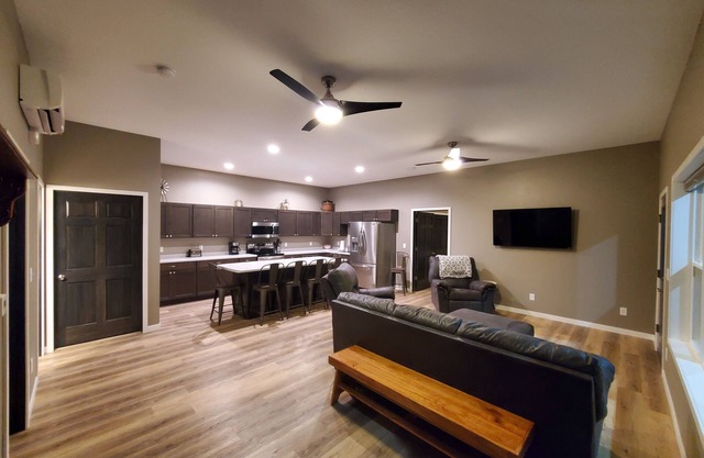 The Retreat on Fisher Lane - Secluded Getaway with Valley View - Wi-Fi