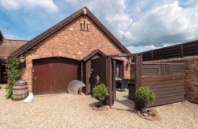 THE RETREAT, romantic, country holiday cottage in Williton