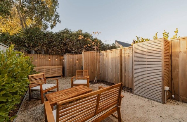 The Riccarton Niche - Sleek 2-Bedroom Urban Pad