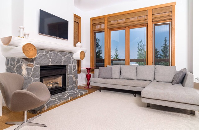 THE RIDGE 21 | 3 Bed/3 Bath Luxury Townhouse |Ski-In/Out |Hot Tub | Parking Incl