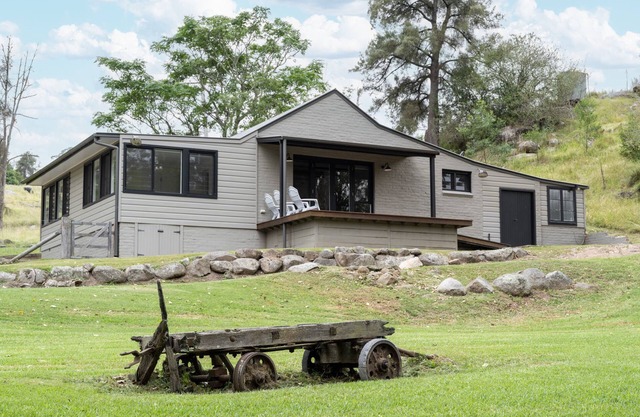 The River Cottage - Idyllic river side cottage