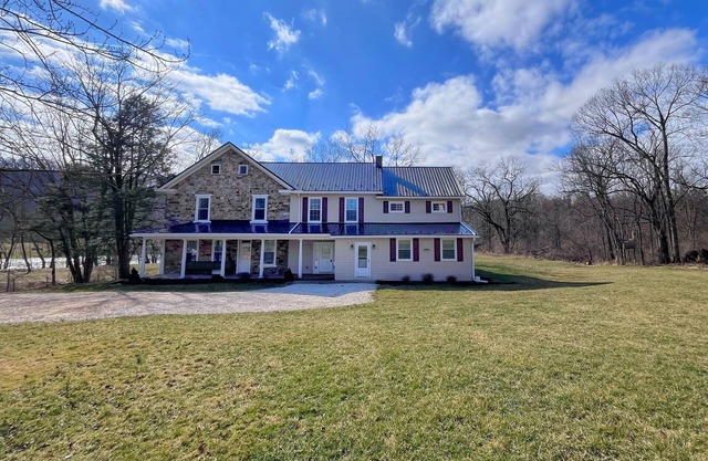 The River House: stone section built in 1790, borders the scenic Juniata River!